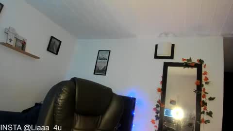 Snapshot of _monserat_ chatting on January 18, 8:19 pm liaaa 4u online show from January 18, 8:19 pm