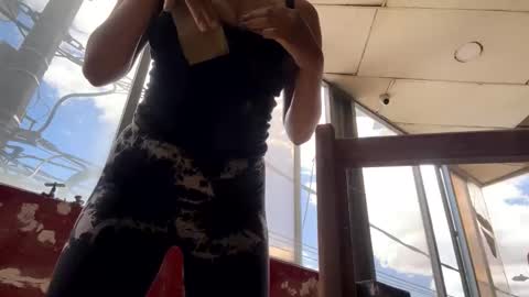 Snapshot of _monserat_ chatting on January 23, 3:22 pm liaaa 4u online show from January 23, 3:22 pm
