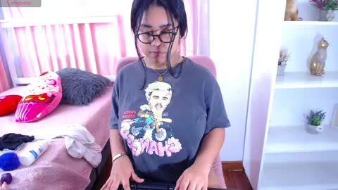 nahomi  online show from December 25, 1:09 pm