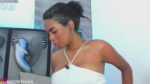 naomi brown online show from May 22, 2:53 am