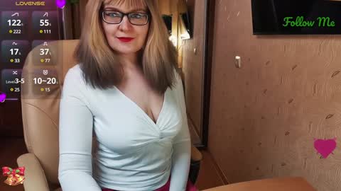 Snapshot of _natali_ chatting on December 6, 9:23 pm MagicWoman online show from December 6, 9:23 pm
