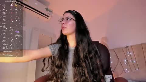 Niah  You can call me Ni or cutie haha online show from December 15, 8:58 pm