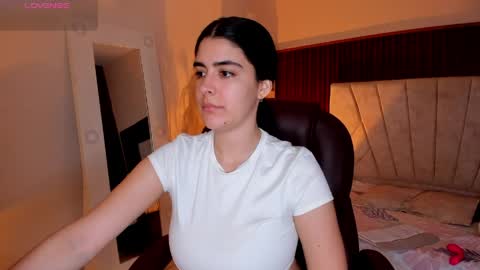 Niah  You can call me Ni or cutie haha online show from April 9, 8:47 pm