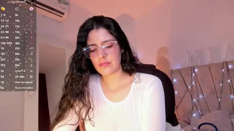 Niah  You can call me Ni or cutie haha online show from December 10, 8:49 pm
