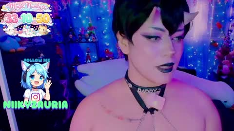 niiky online show from May 12, 7:20 pm