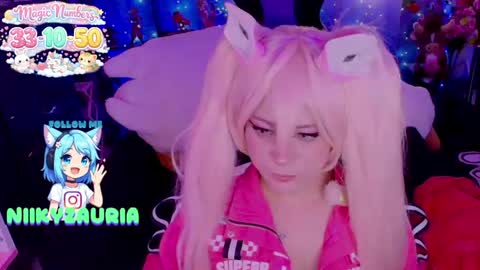 niiky online show from May 11, 7:11 pm