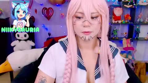 niiky online show from March 4, 6:03 pm