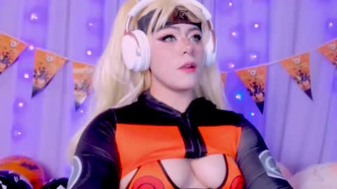 niiky online show from October 8, 1:04 pm