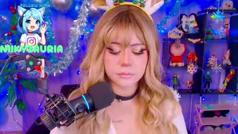 niiky online show from December 15, 1:49 pm