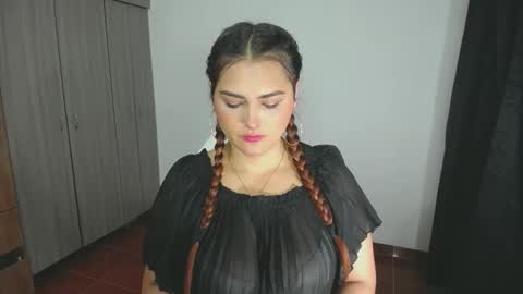 Snapshot of _ninahot chatting on December 28, 9:19 pm Nina online show from December 28, 9:19 pm