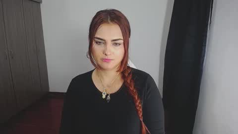 Snapshot of _ninahot chatting on February 17, 11:43 pm Nina online show from February 17, 11:43 pm