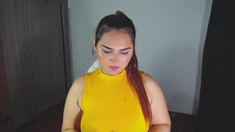 Snapshot of _ninahot chatting on December 4, 10:41 pm Nina online show from December 4, 10:41 pm