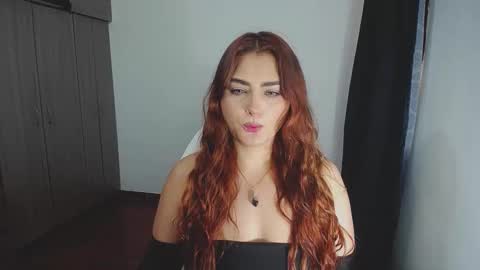 Snapshot of _ninahot chatting on February 12, 7:02 pm Nina online show from February 12, 7:02 pm