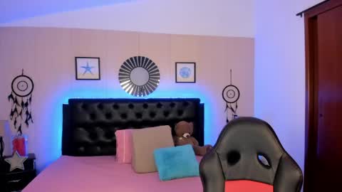Olivia jones online show from May 8, 1:36 pm