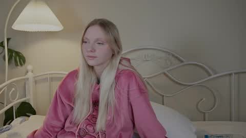 Snapshot of _penisflytrap_ chatting on September 27, 5:47 am Viktoria online show from September 27, 5:47 am