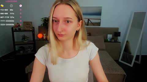 Snapshot of _ri_na_ chatting on January 11, 6:56 am I am Rina online show from January 11, 6:56 am