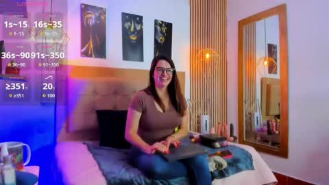 SAMANTHA FOX online show from January 8, 11:25 am