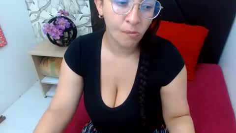 _saraximena_ online show from May 23, 7:28 am