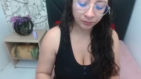 _saraximena_ online show from May 15, 5:44 am