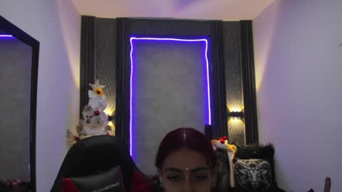 Selene online show from December 6, 3:33 pm