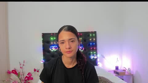 Sussi online show from December 10, 1:44 pm
