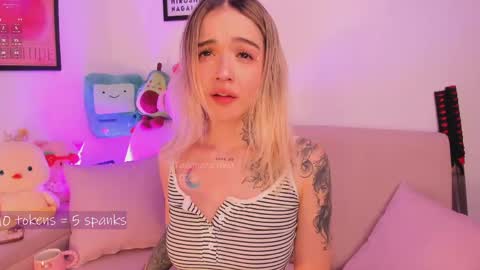 _tammarra_ online show from May 9, 10:12 pm