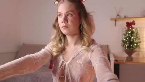 Snapshot of _teasecake_ chatting on December 26, 1:40 am Annie online show from December 26, 1:40 am
