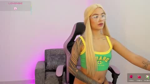 Snapshot of _vicky_21 chatting on October 10, 7:19 pm Victoria online show from October 10, 7:19 pm