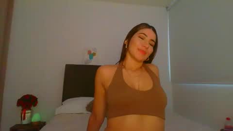 Snapshot of _violeta_white_ chatting on February 15, 10:54 pm Violeta online show from February 15, 10:54 pm