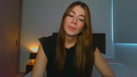 Snapshot of _violeta_white_ chatting on March 12, 10:28 pm Violeta online show from March 12, 10:28 pm