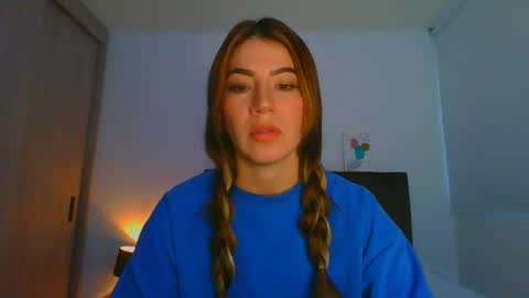 Snapshot of _violeta_white_ chatting on February 21, 10:59 pm Violeta online show from February 21, 10:59 pm