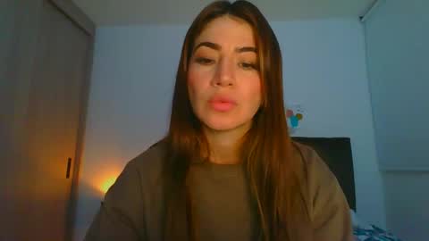 Snapshot of _violeta_white_ chatting on February 28, 11:23 pm Violeta online show from February 28, 11:23 pm