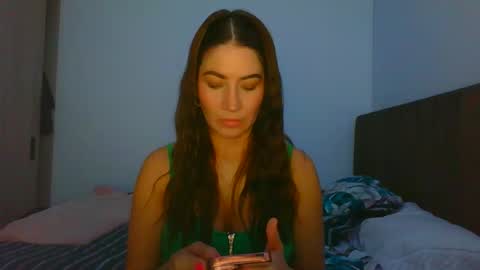 Snapshot of _violeta_white_ chatting on January 21, 11:34 pm Violeta online show from January 21, 11:34 pm