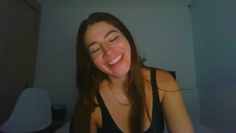 Snapshot of _violeta_white_ chatting on February 14, 10:36 pm Violeta online show from February 14, 10:36 pm