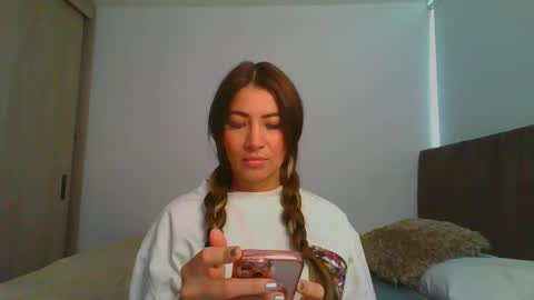 Snapshot of _violeta_white_ chatting on January 14, 8:48 pm Violeta online show from January 14, 8:48 pm