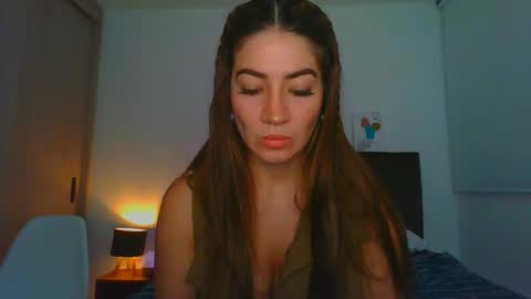 Snapshot of _violeta_white_ chatting on February 25, 11:37 pm Violeta online show from February 25, 11:37 pm