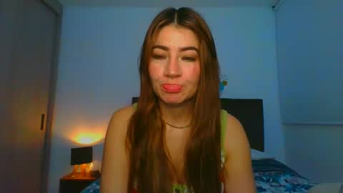 Snapshot of _violeta_white_ chatting on March 6, 2:19 am Violeta online show from March 6, 2:19 am