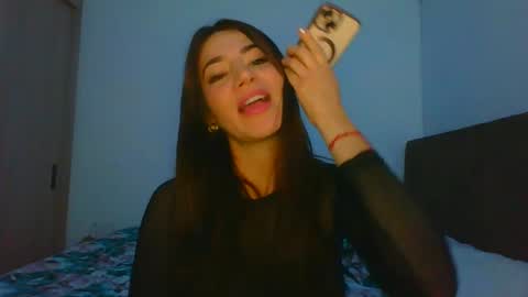 Snapshot of _violeta_white_ chatting on January 18, 12:46 am Violeta online show from January 18, 12:46 am