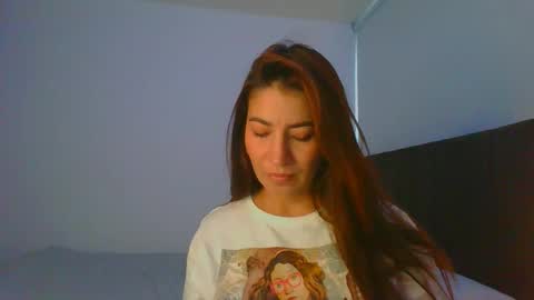 Snapshot of _violeta_white_ chatting on January 10, 10:15 pm Violeta online show from January 10, 10:15 pm