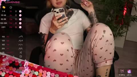 Alis online show from April 29, 5:51 pm
