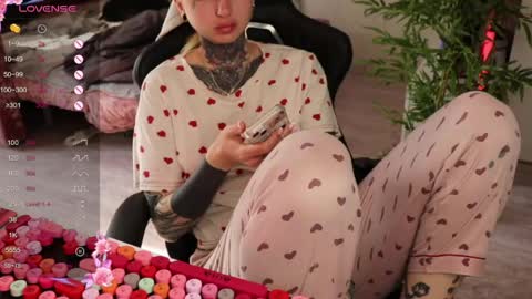 Alis online show from May 6, 1:48 pm