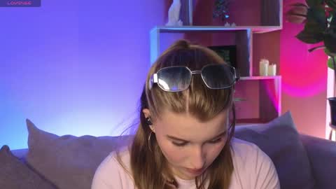 _watchmesmile_ online show from May 22, 4:21 am