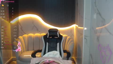 Snapshot of _wendy_b chatting on October 9, 2:59 am wendy online show from October 9, 2:59 am