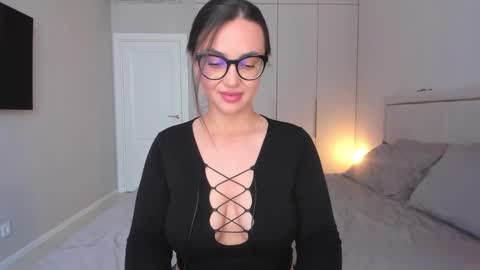 Snapshot of _worlin_ chatting on September 28, 10:53 am Nika online show from September 28, 10:53 am