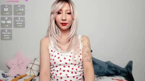 Mia online show from May 16, 10:42 pm