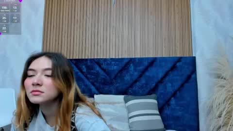 Snapshot of _zoe_sweet__ chatting on March 11, 11:33 am Daniela Brown online show from March 11, 11:33 am