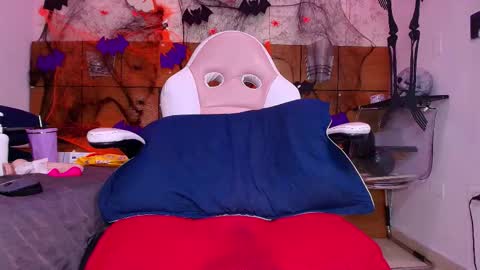 Aisha online show from October 16, 2:30 pm