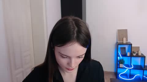 a_ariella_ online show from December 3, 3:14 pm