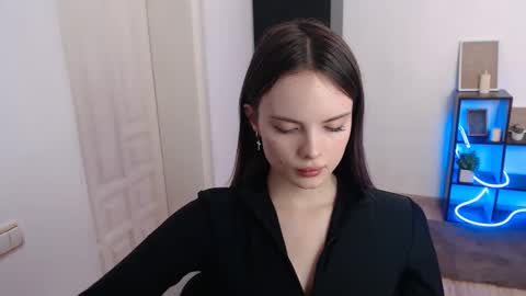 a_ariella_ online show from December 2, 2:52 pm