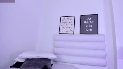 abbey_walker online show from May 4, 12:09 pm